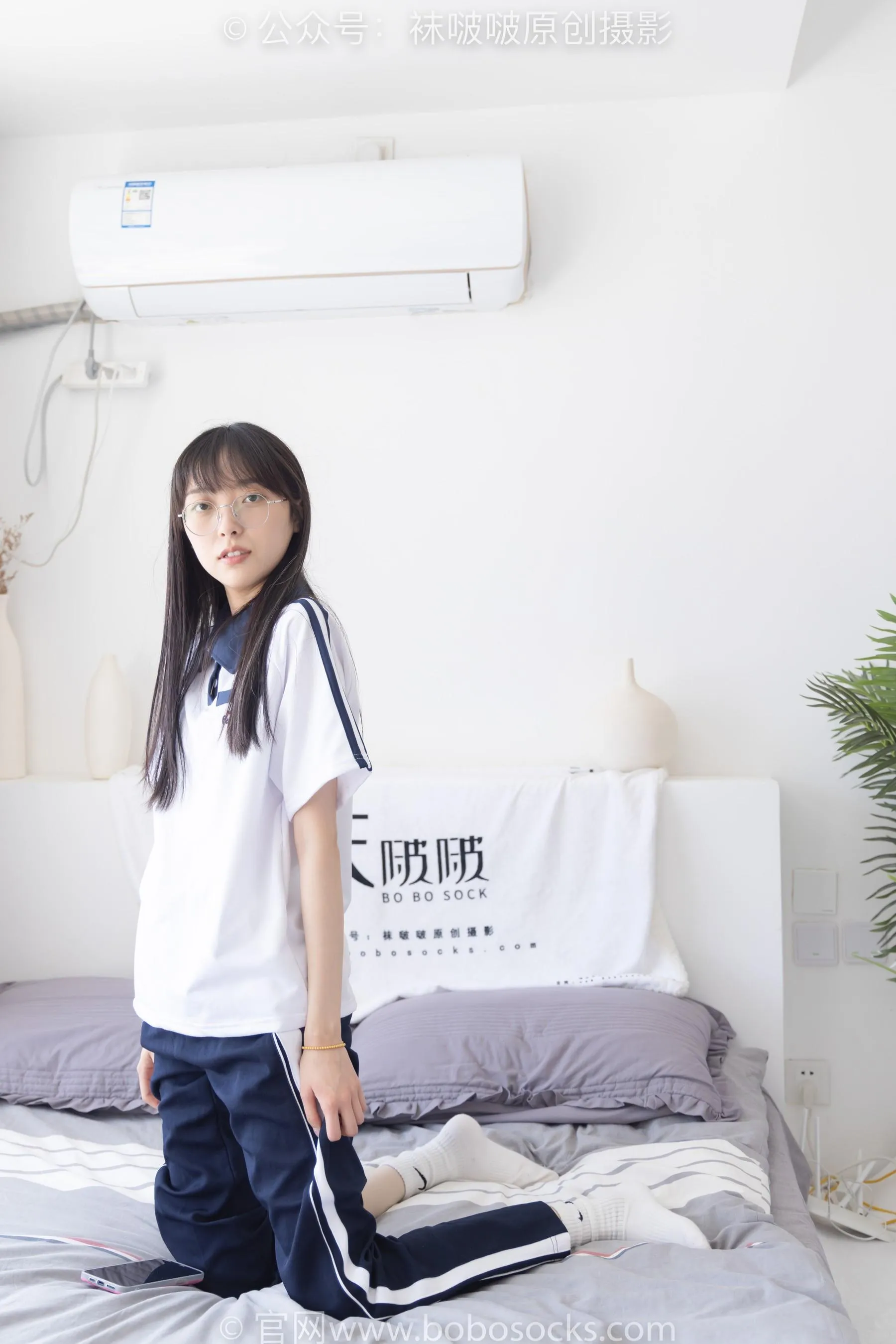 [BoBoSocks袜啵啵]NO.207 稚予-aj板鞋、白棉袜、油亮白丝、校服裤里丝 [87P]插图4